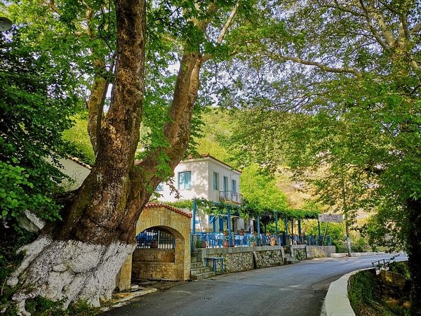 Vourliotes mountain village with panoramic views over the Aegean Sea