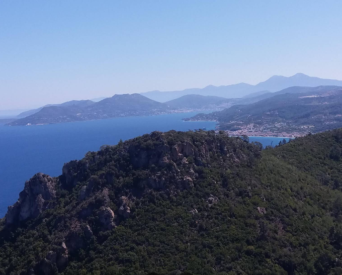 Vourliotes mountain village with panoramic views over the Aegean Sea